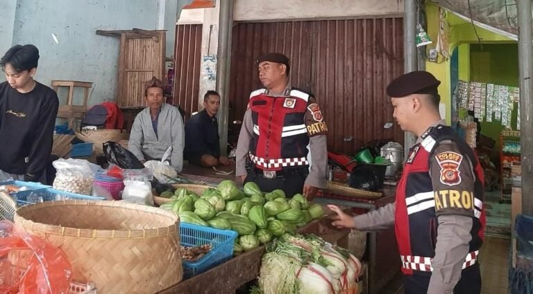 Pastikan Harga Aman di Pasaran, Polres Ciamis Awasi Bahan Pokok di Pasar Subuh Ciamis