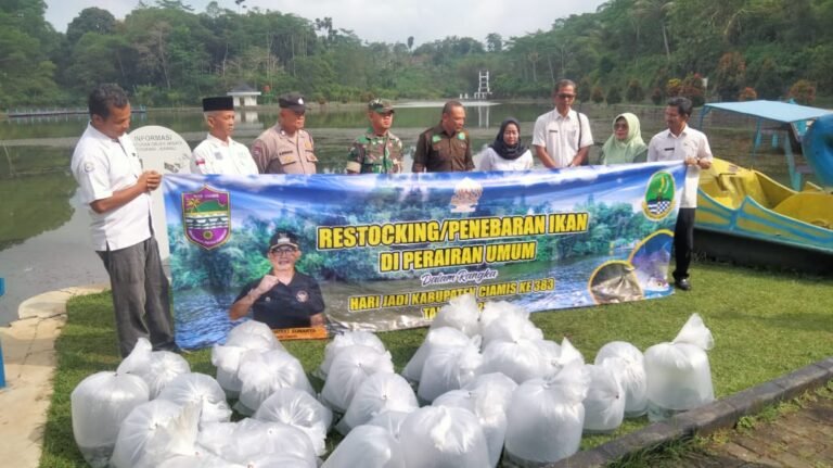 Polsek Kawali Dukung Restocking Ikan Nirwana 3 di Situ Wangi, Dorong Sinergi untuk Ekowisata dan Kamtibmas