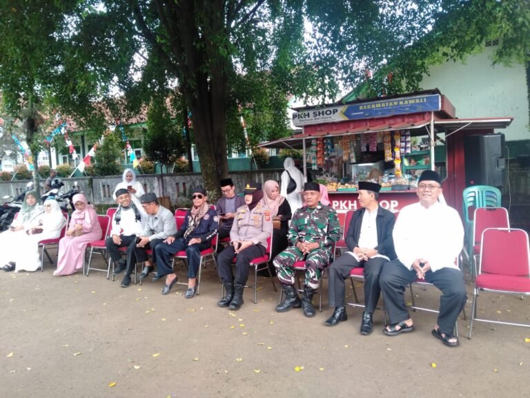Kapolsek Kawali Hadir dan Pastikan Keamanan Pawai Ta’aruf 1 Muharam 1447 H di Kawali