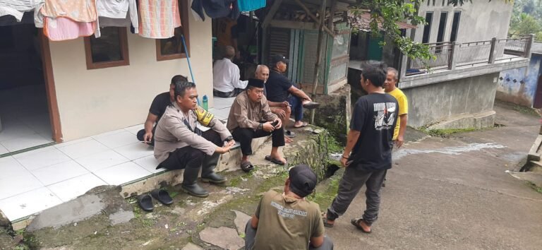 Perkuat Sinergitas, Kapolsek Kawali Polres Ciamis Koorkom Kamtibmas ke Warga Lumbung