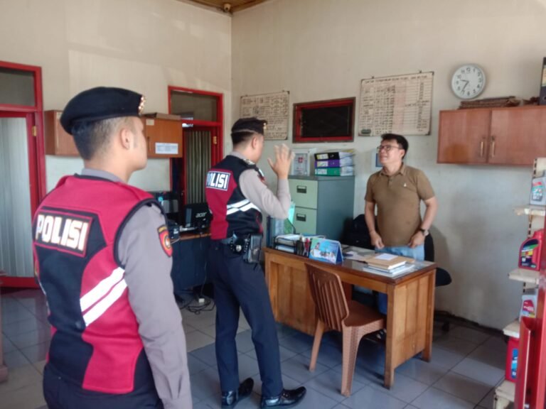 Humanis, Pasukan Patroli Roda 4 Polres Ciamis Datang dan Beri Imbauan di Obvit SPBU Nagrak