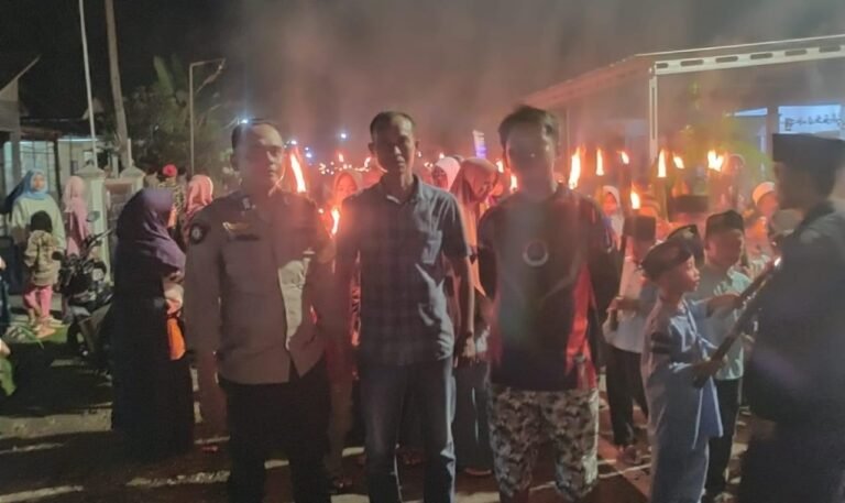 Polsek Pamarican Polres Ciamis Ikuti Pawai Obor 1 Muharram 1447 H di Desa Sidaharja