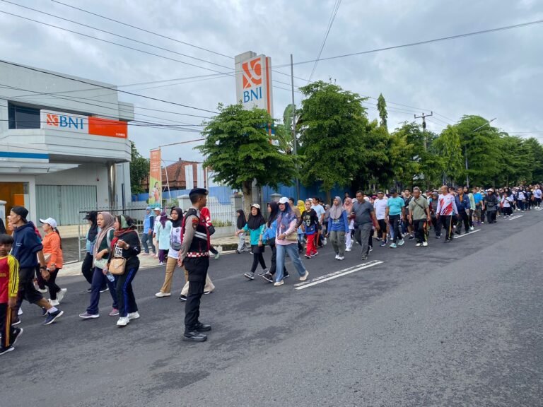 Sat Samapta Polres Ciamis Kawal Ketat Kegiatan Jalan Santai HUT Bhayangkara ke-79