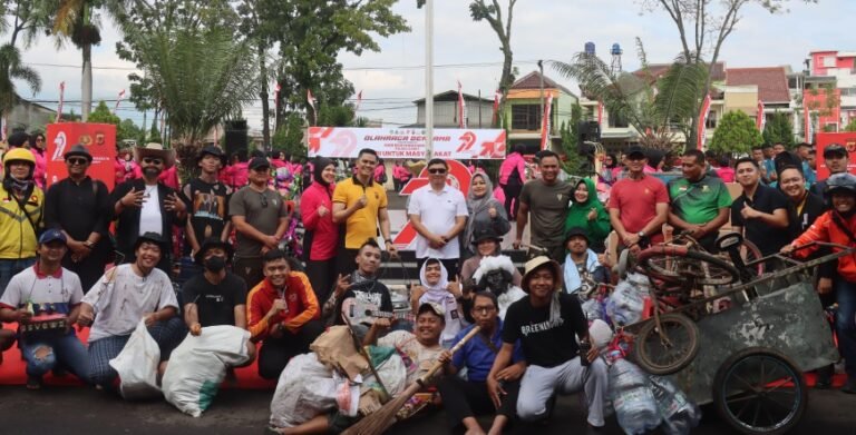 Penyamaran Total! Polisi Garut Tampil Beda di Catwalk HUT Bhayangkara