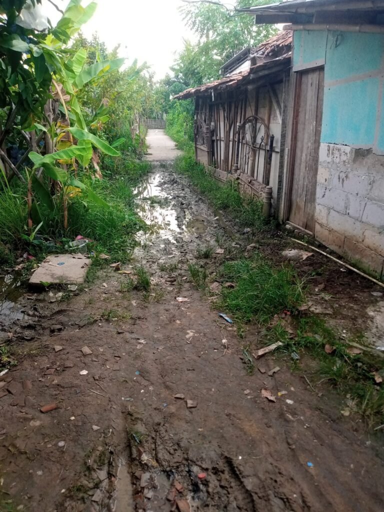 Warga Dusun Karajan A Minta Pemerataan Pengecoran Jalan