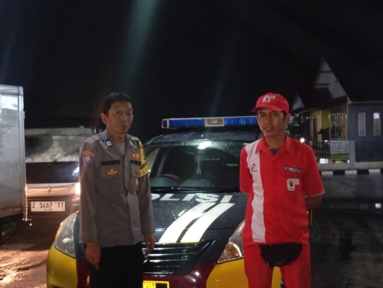 Berikan Rasa Aman, Personel Polsek Kawali Polres Ciamis Patroli Dialogis di Malam Hari