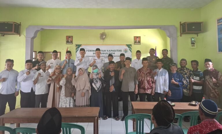 Perkuat Sinergi dengan Tokoh Agama, Polri Hadiri Kegiatan Peningkatan Kapasitas Pengurus DKM di Baregbeg