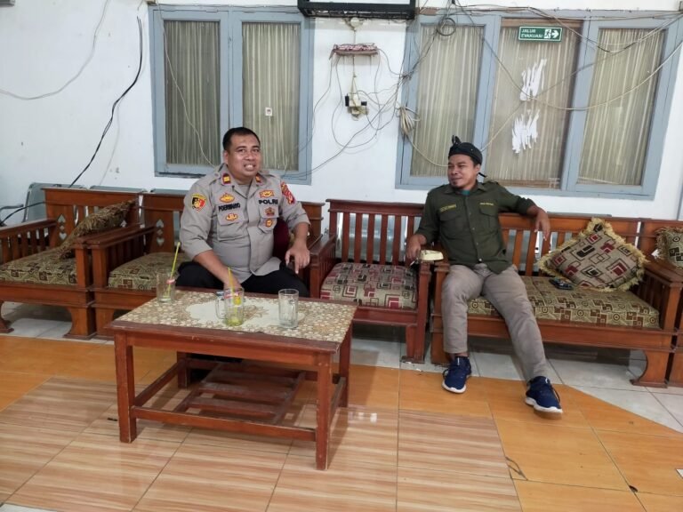 Perkuat Sinergitas, Plt. Kapolsek Cipaku Polres Ciamis Koorkom ke Kediaman Kades Muktisari