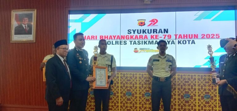 PLN Untuk Rakyat: Tim Satuan Pengamanan PLN Tasikmalaya Terima Penghargaan di HUT Bhayangkara ke-79, Bukti Nyata Kontribusi dalam Menjaga Keamanan Lingkungan