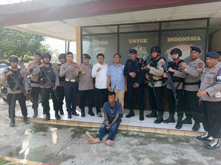 Brimob Merespon Cepat Aduan Masyarakat di Tanjung Morawa, Pria Kecelakaan Ternyata Bawa Narkoba