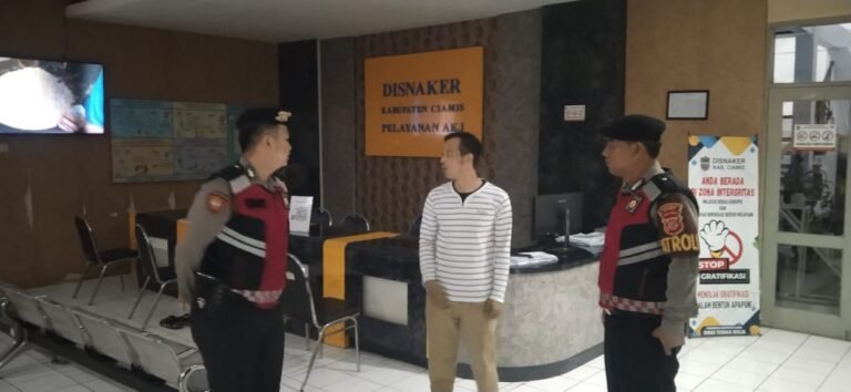 Cipkon Bahaya Kriminalitas, Sat Samapta Polres Ciamis Patroli Kamtibmas ke Kantor Disnaker Ciamis