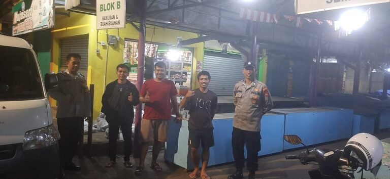 Berikan Rasa Aman, Personel Polsek Kawali Polres Ciamis Patroli Dialogis di Malam Hari