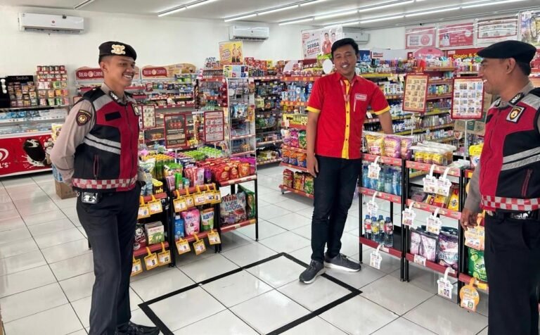 Pastikan Tak Ada Permainan Harga Bahan Pokok, Polres Ciamis Datangi Minimarket di Imbanagara