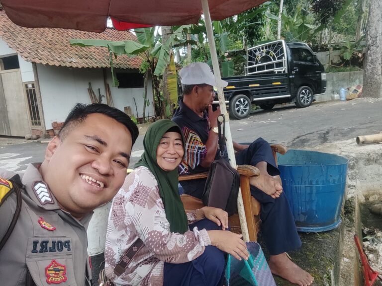 Bhabinkamtibmas Polsek Cikoneng Perkuat Sinergi dengan Tokoh Masyarakat untuk Jaga Kamtibmas di Sindangsari