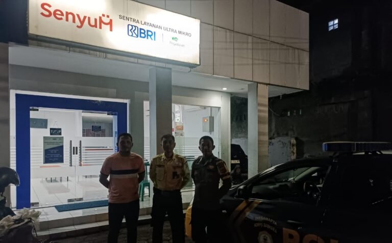 Berikan Rasa Aman, Personel Polsek Kawali Polres Ciamis Patroli Dialogis di Malam Hari