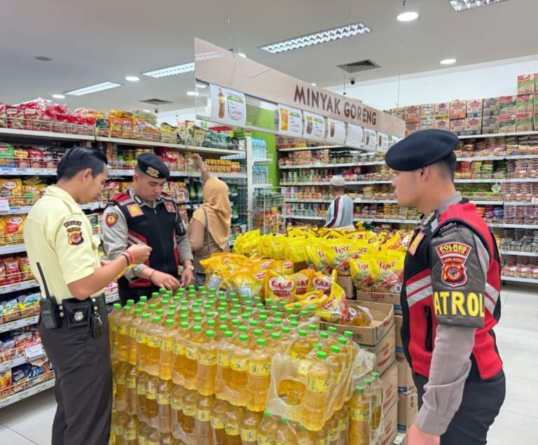 Pastikan Tak Ada Permainan Harga Bahan Pokok, Polres Ciamis Datangi Toserba Yogya Ciamis
