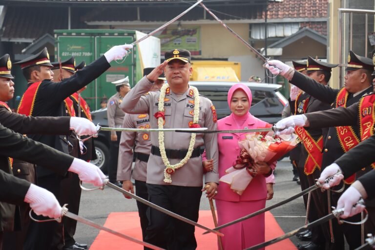 Tongkat Komando Berganti, AKBP Hidayatullah Resmi Pimpin Polres Ciamis dengan Upacara Khidmat