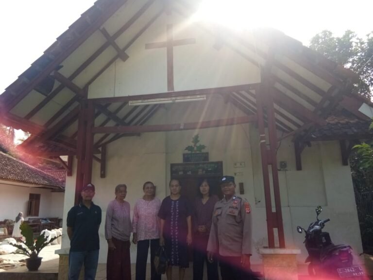 Polsek Cisaga Berikan Pengamanan Kegiatan Ibadah Minggu Pagi di Gereja Kristen Pasundan