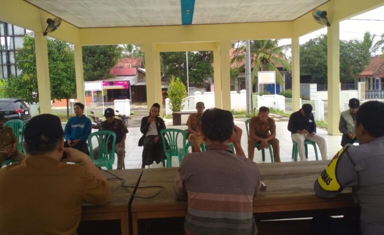 Cipta Kondisi, Polsek Lakbok Polres Ciamis Ikuti Rapat Persiapan HUT RI ke-80 Tingkat Desa Cintaratu