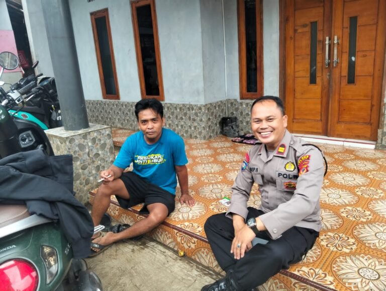 Polsek Cikoneng Pererat Sinergi dengan Masyarakat Melalui Silaturahmi Kamtibmas