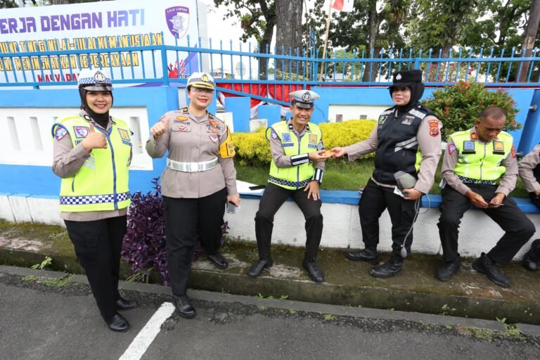 Pastikan Personel Tetap Prima, Kompol Gabriellah Pimpin Pemeriksaan Kesehatan Sebelum Operasi Patuh Toba 2025