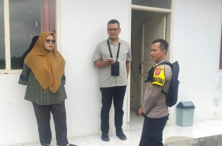 Polsek Cikoneng Perkuat Sinergi dengan Perangkat Desa, Bhabinkamtibmas Sambangi Kadus Citungku untuk Jaga Stabilitas Kamtibmas