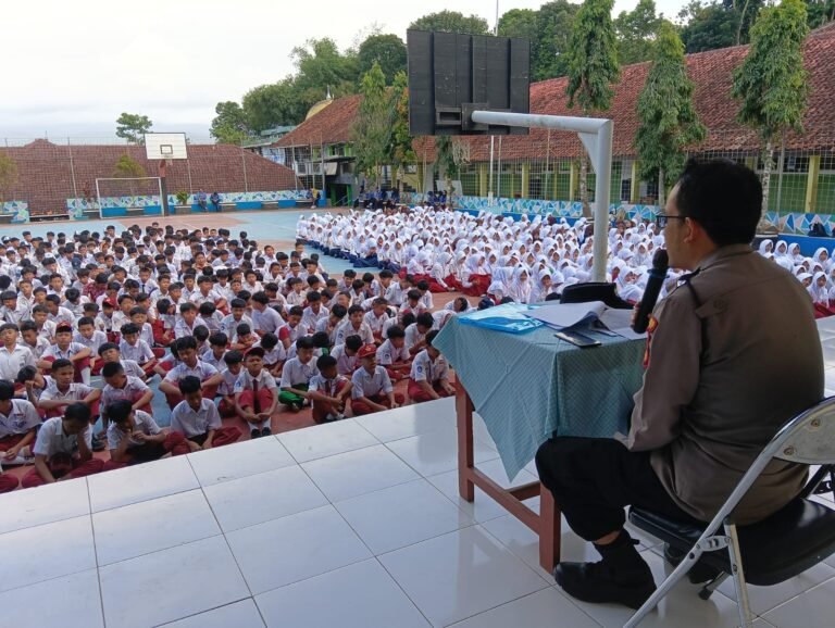 Polsek Cihaurbeuti Sosialisasikan Bahaya Judi Online dan NAFZA kepada Pelajar SMP, Wujudkan Generasi Muda Bebas Penyimpangan