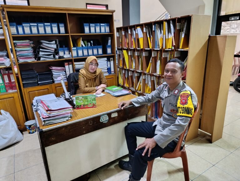 Polsek Cikoneng Perkuat Sinergi dengan Dunia Pendidikan melalui Sambang Kamtibmas ke Korwil Cikoneng