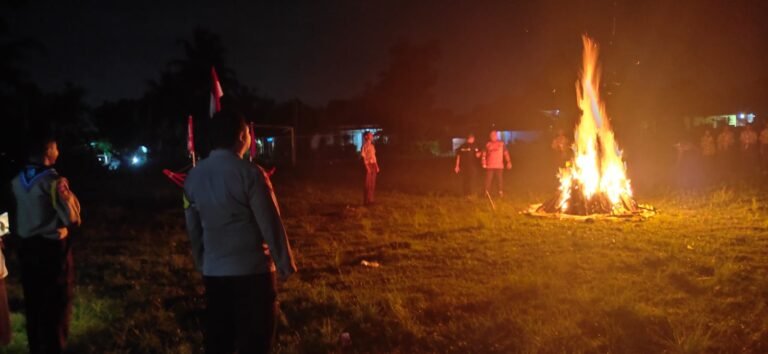 Humanis, Polsek Cikoneng Polres Ciamis Binluh ke Siswa SMK Galuh Rahayu Saat Pramuka dan MPLS