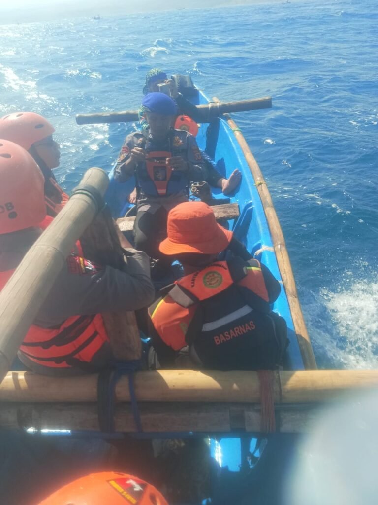 Pencarian Wisatawan Tenggelam di Puncak Guha, Tim SAR Gabungan Sisir Lautan Garut