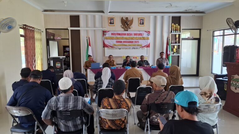 Polsek Cisaga Datang Sampaikan Himbauan Kamtibmas Saat Musdes Bangunharja Perubahan APBDes 2025