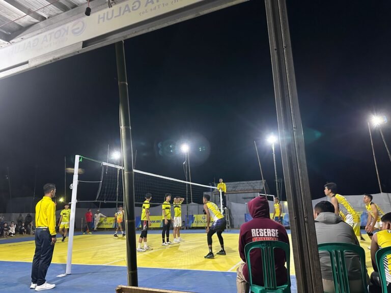 Polsek Ciamis Polres Ciamis Hadir Bersiaga dan Monitoring Pertandingan Bola Voli Vollker Cup