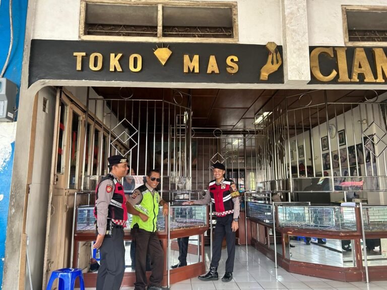 Polres Ciamis Tingkatkan Keamanan Objek Vital, Sat Samapta Lakukan Patroli Dialogis di Toko Emas