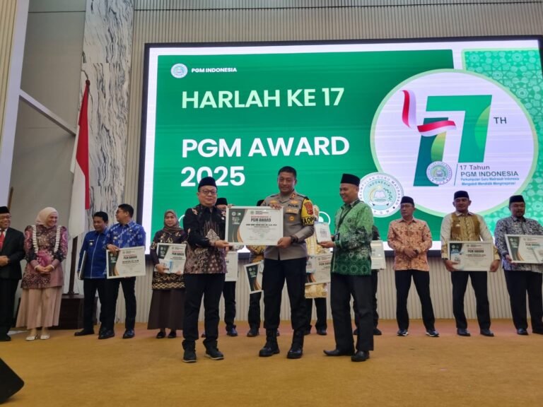Kapolres Tasikmalaya Kota Terima Penghargaan PGM Award 2025 di Kementerian Agama RI