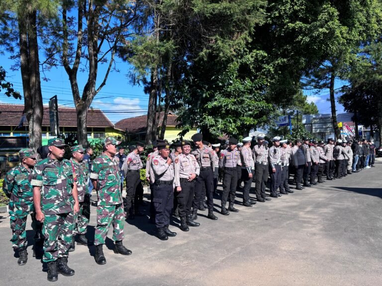 Ratusan Personel Polisi Dikerahkan untuk Amankan Eksekusi Ruko Sengketa di Cikajang