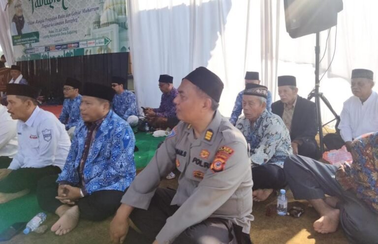 Polsek Ciamis Polres Ciamis Hadiri Pengajian Rutin Bulanan Kecamatan Baregbeg