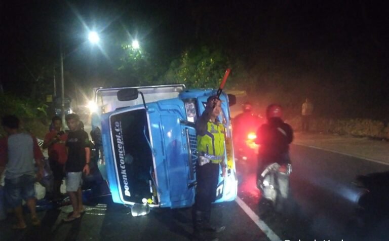 Polsek Kadungora Gerak Cepat Atasi Laka Tunggal Truk di Jalan Cibonteng