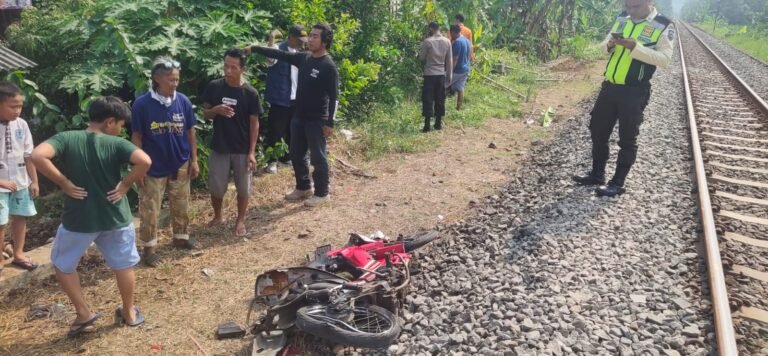 Respon Cepat Polisi Menangani dan Evakusi Korban Tertabrak Kereta Api