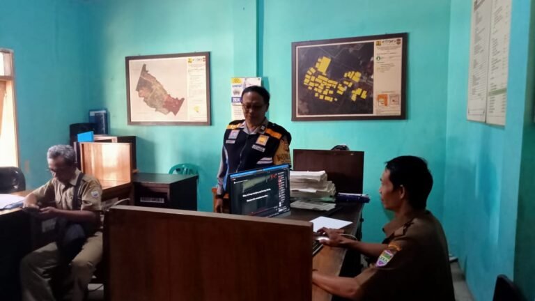 Cegah Tindak Kriminalitas, Polsek Cikoneng Polres Ciamis Koorkom ke Perangkat Desa Sindangkasih