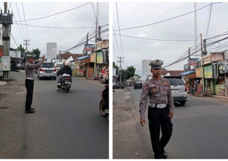 Dua Personel Polsek Samarang, Lakukan Pengaturan Lalu Lintas Sore Hari