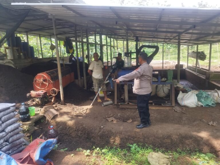 Polsek Cijeungjing Aktif Sambangi Sentra Peternakan, Wujudkan Keamanan dan Kepedulian Lingkungan