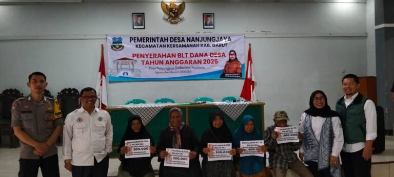 Polisi Kawal Ketat Penyaluran BLT di Nanjungjaya, Pastikan Bantuan Tepat dan Tidak Berkurang