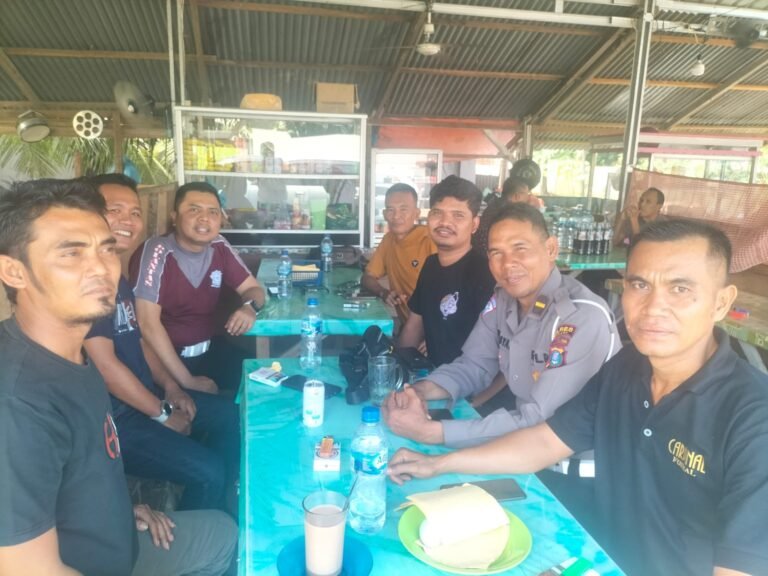 Kasatlantas Polres Binjai AKP Syamsul Arifin Jalin Silaturahmi dengan Wartawan Lewat Makan Bersama