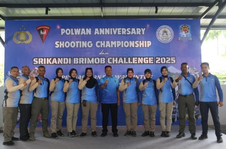 Wadansat Brimob Polda Jabar dampingi Tim Polwan Dalam Pembukaan Polwan Anniversary Shooting Championship dan Srikandi Brimob Challenge
