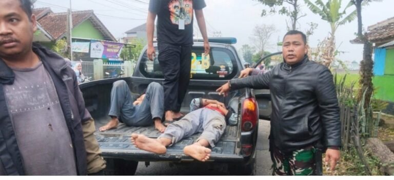 Polisi Evakuasi Laka Tunggal, Sepeda Motor Oleng, Dua Pelajar Tabrak Pagar.