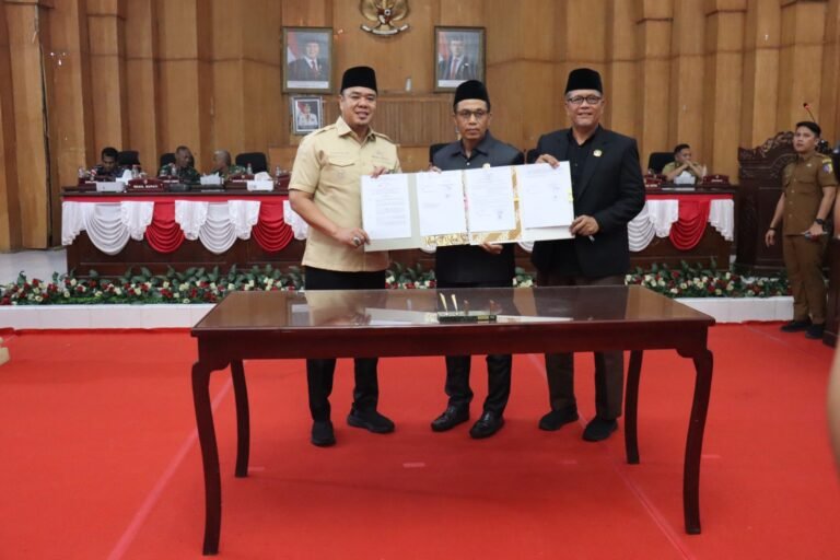 RAPAT PARIPURNA DPRD BATU BARA: ENAM FRAKSI SETUJUI RANPERDA PIKID DAN RPJP APBD 2024 DISAHKAN JADI PERDA