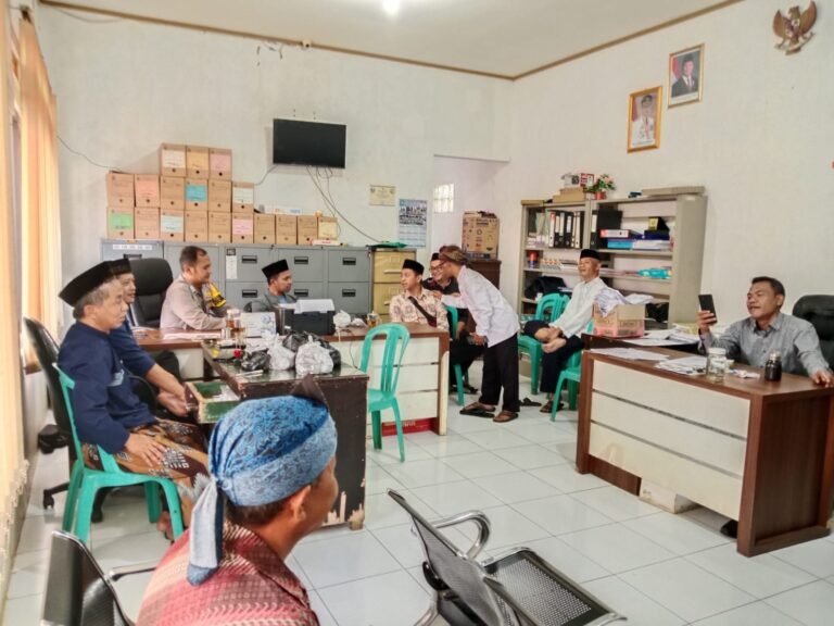 Polsek Cikoneng Polres Ciamis Sosialisasi Pencegahan Aksi Premanisme ke Koperasi Merah Putih di Nasol