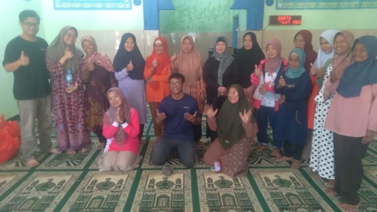 Santunan Kaum Dhuafa oleh Keluarga Almarhum Bapak Tubagus dan (PGN-KB) Persatuan Guru Ngaji Bekerja Sama dengan DKM Masjid Jami Al-Barokah