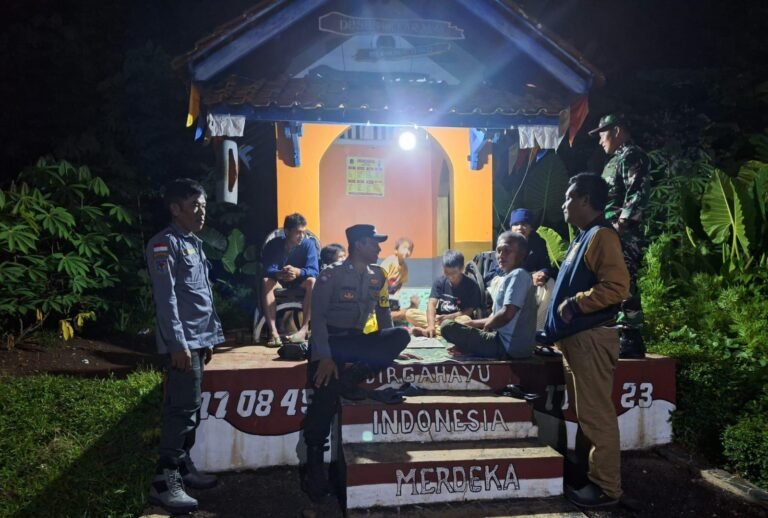 Berikan Rasa Nyaman, Polsek Sukadana Polres Ciamis Patroli Biru Hingga Pemukiman Warga