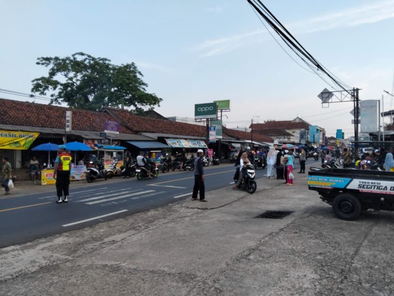 Perkuat Kamtibmas, Polsek Cipaku Gelar Patroli Dialogis untuk Cegah Kriminalitas